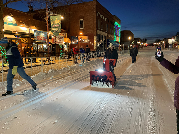 Elise-with-official-snow-blower-of-the-Birkie-77.png