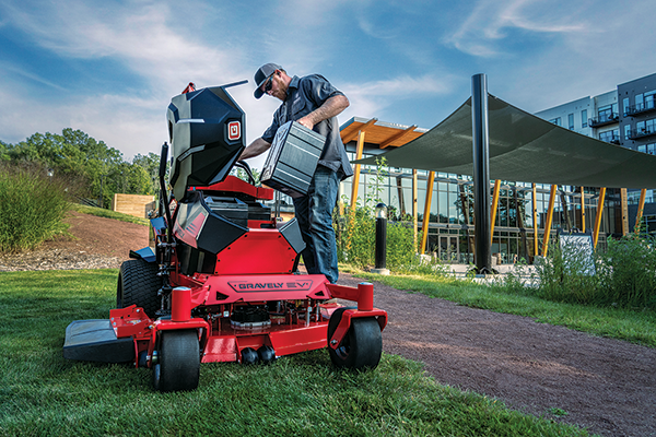 Gravely-Pro-Stance-EV-DSC08912.png